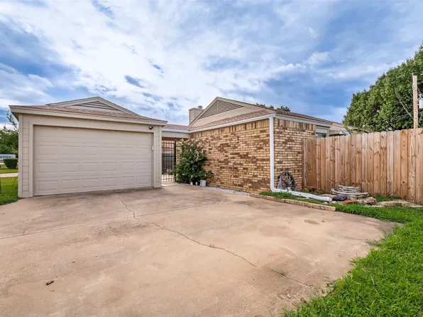 4615 Timber Run Dr, Arlington, TX 76001
