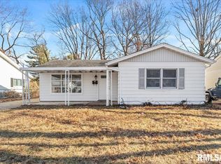 1820 Fairmont Dr, Springfield, IL 62702