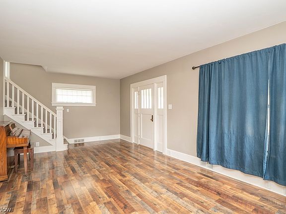 5th image of 106 W Summit St