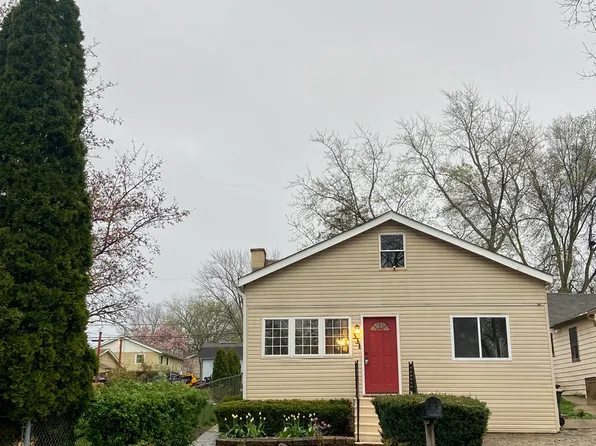 331 Forest Glen Dr, Round Lake Park, IL 60073