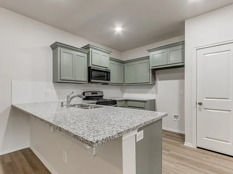 1541 Pavy Pkwy — Photo 9