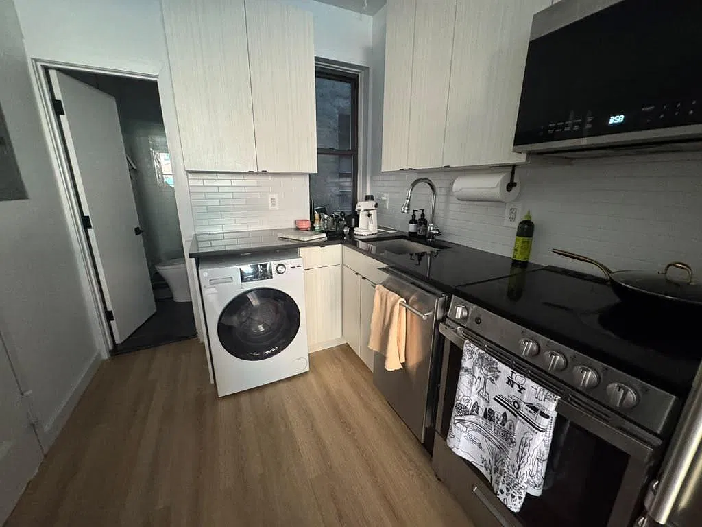 446 West 55th Street — Photo 2