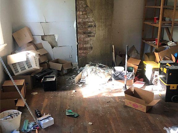 4th image of 200 Howard St