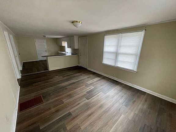 3rd image of 1902 Parkdale Ave