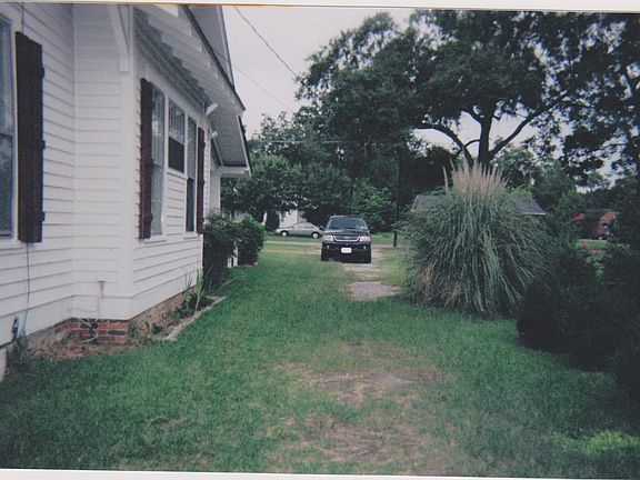 side / Driveway