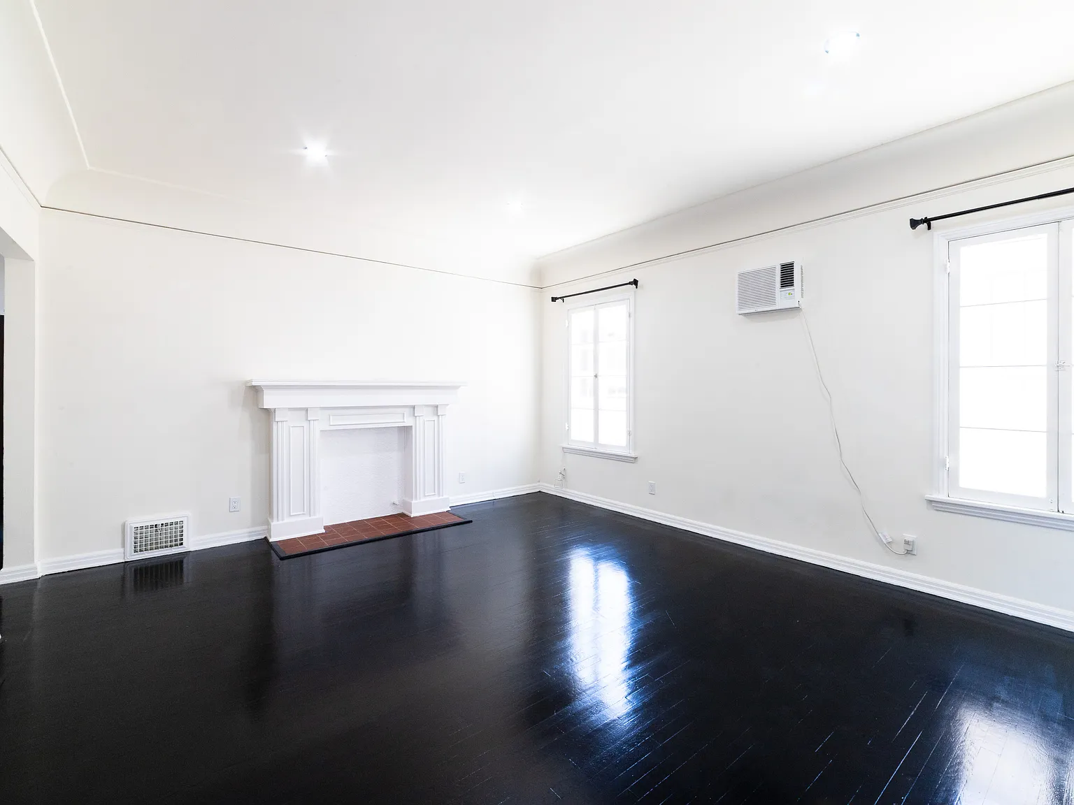 Just Updated 1,100 Sq Ft 2 Bed / 1 Bath with Deco Fireplace + Garage Parking — Photo 4