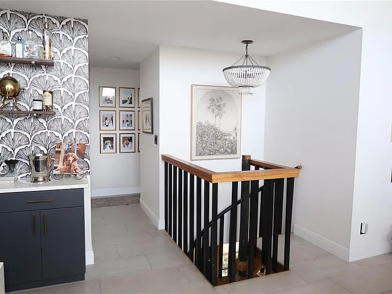 5945 Venetian Blvd NE — Photo 8