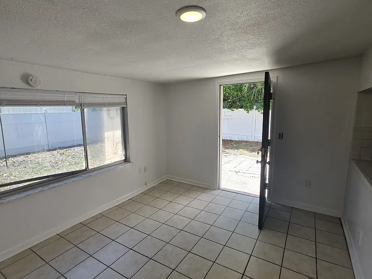 3302 Bainbridge Dr — Photo 23