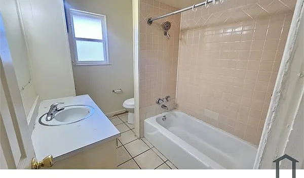 2420 Louise St #12 — Photo 8