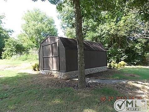 2nd image of 2000 Sanford Dr