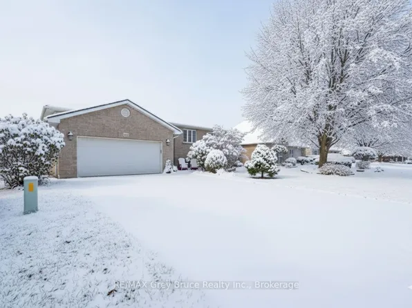 958 Highland St, Saugeen Shores, ON N0H 2C2