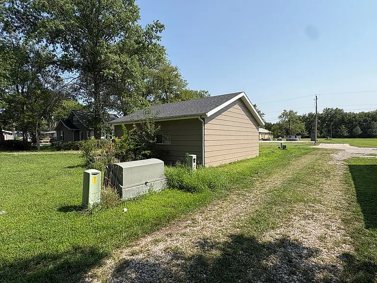 2209 Hawthorne Ave — Photo 40