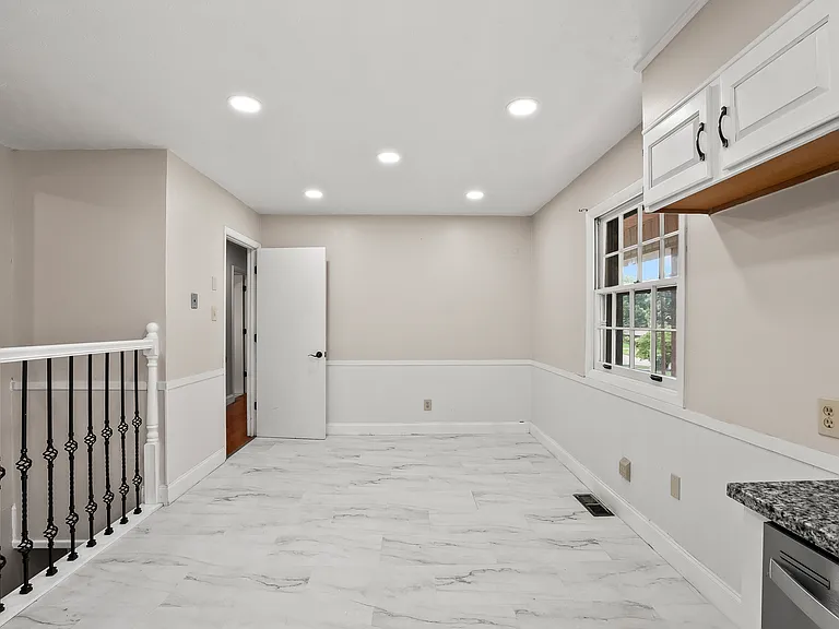 7720 Devonshire Dr — Photo 8