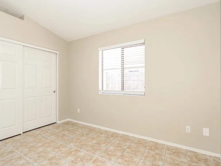 306 N Wildrose — Photo 13