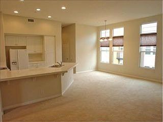 4th image of 742 W 1st St