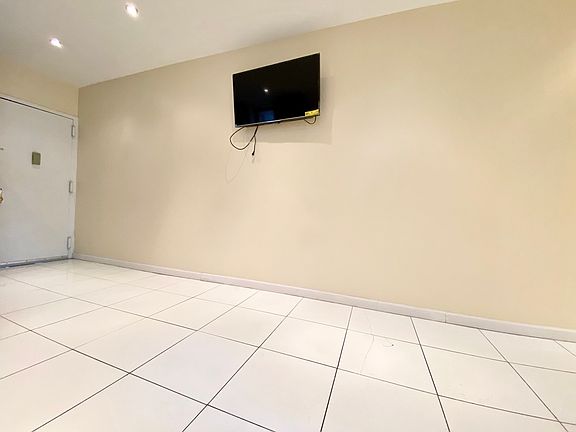 5th image of 71 W 107th St APT 5W
