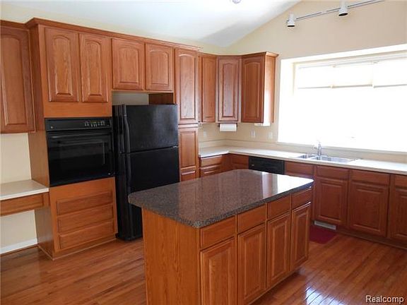 3rd image of 18099 Wildflower Dr