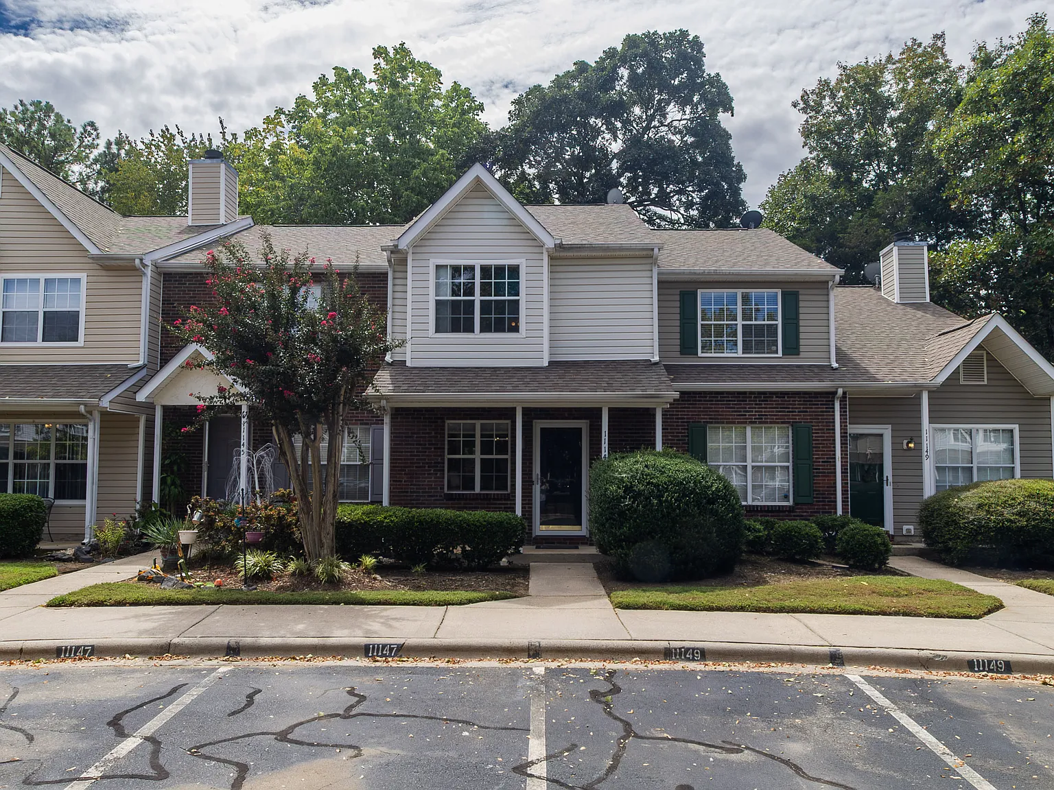 11147 Whitlock Crossing Ct — Photo 1