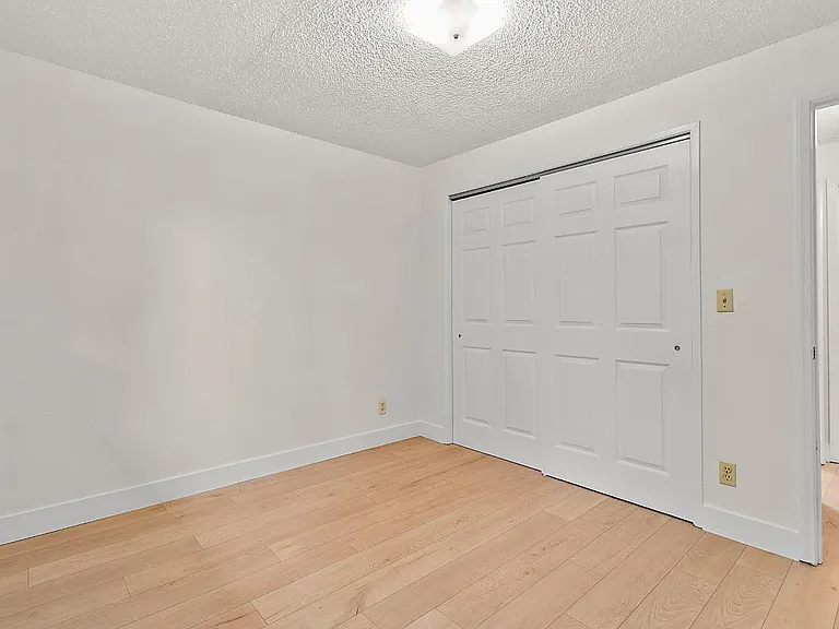 417 22nd St SE #D — Photo 13