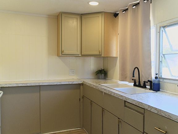 3rd image of 3440 Fulton Ave Space 44