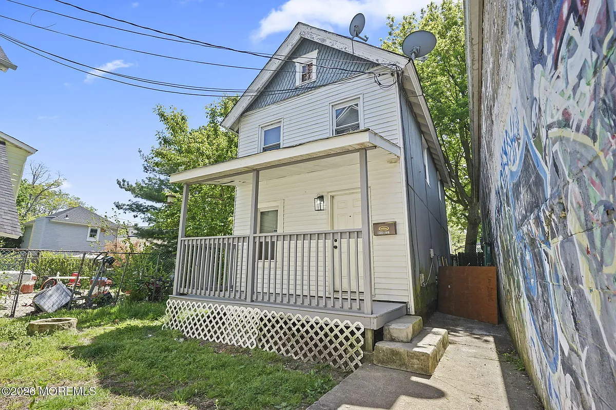 Building Photo - 1006 Sewall Ave #3