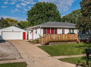 2716 Primrose Ln SW, Cedar Rapids, IA 52404