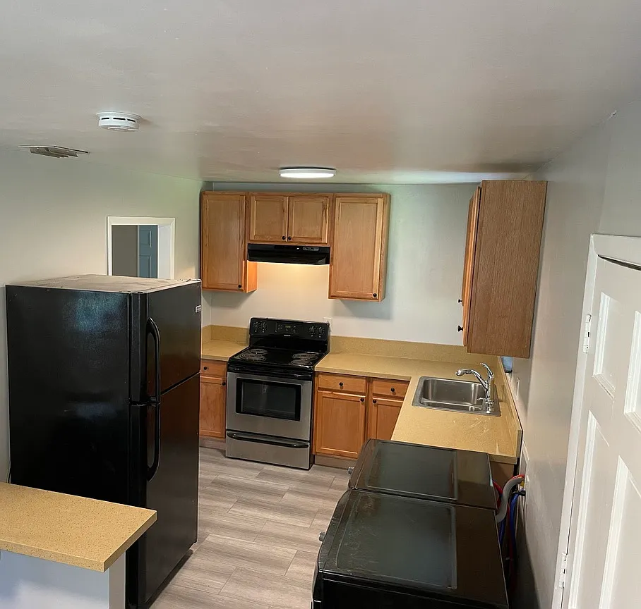 3 bed, 1100 sqft, $1,400 — Photo 2