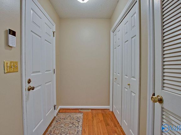 3rd image of 3018 Live Oak Ln SW