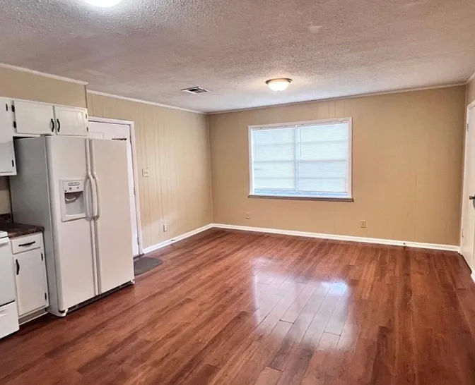 3 bed, 2.0 bath, 1232 sqft, $1,600 — Photo 4
