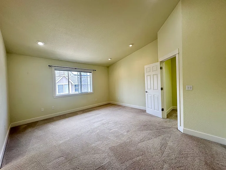 3220 T St #2 — Photo 15