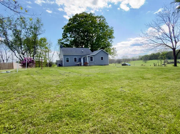 1752 Summit Point Rd, Berryville, VA 22611