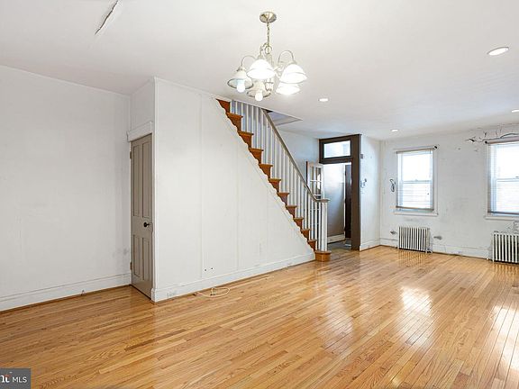 3rd image of 423 Cross St