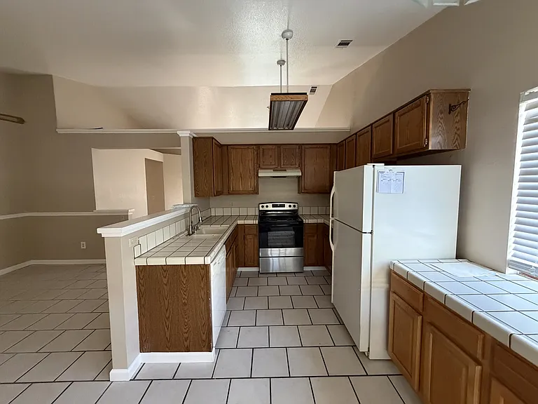 501 Sears Dr — Photo 2