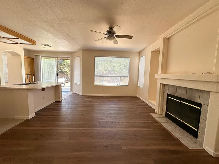 3324 E Island Ct — Photo 5