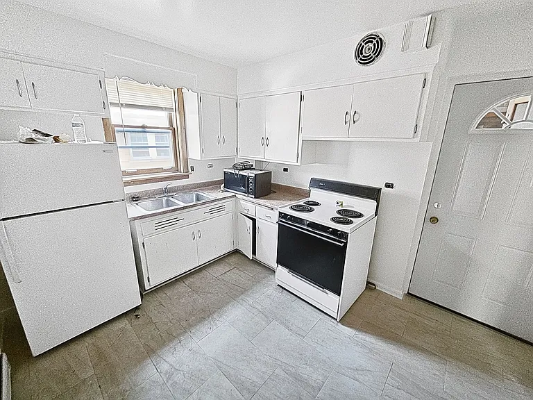 2727 Central St #2N — Photo 1