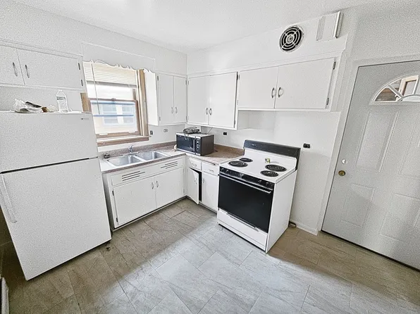 2727 Central St APT 2N, Evanston, IL 60201