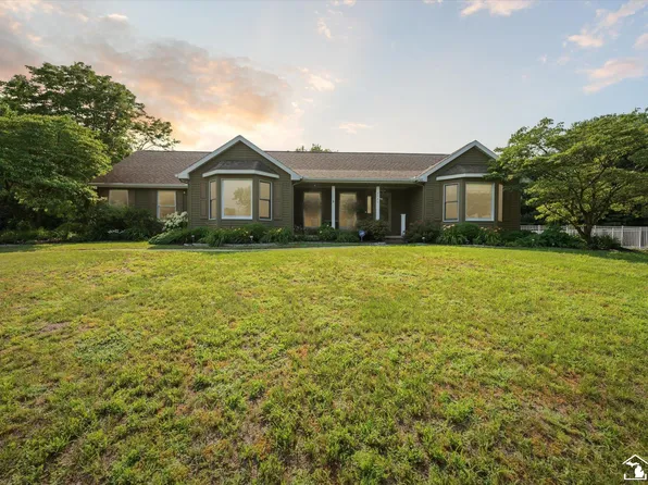 7131 Jackman Rd, Temperance, MI 48182