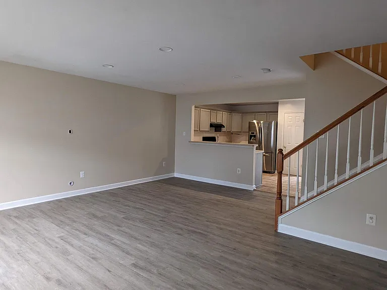 829 Gallows Ct — Photo 5