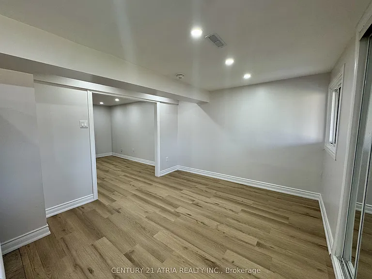 6 Woodward Cres #BASEMENT — Photo 5