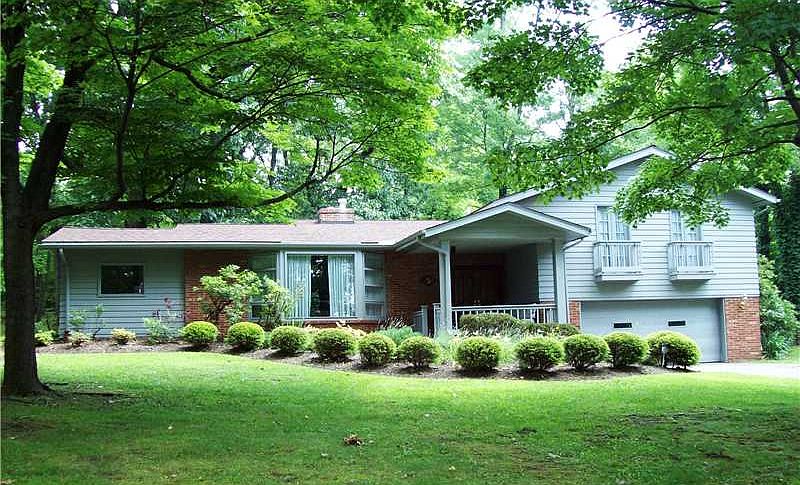 1st image of 250 Maple Dr