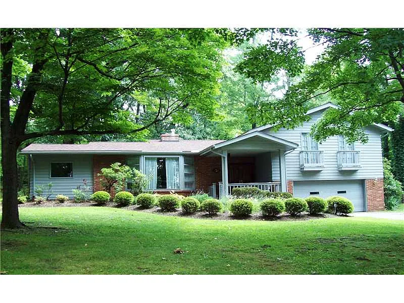 250 Maple Dr photo 1