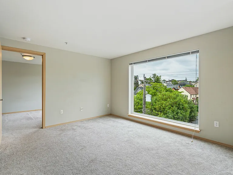 5200 Roosevelt Way NE #403 — Photo 8
