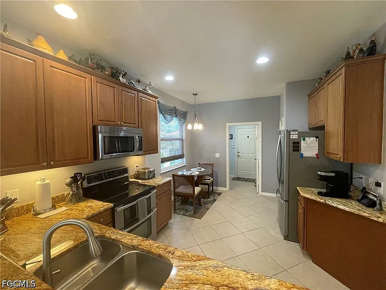 10630 Camarelle Cir — Photo 18