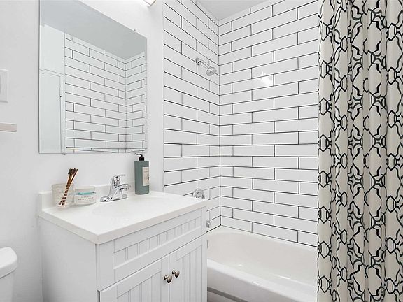 5th image of 600 Eglinton Ave W #510