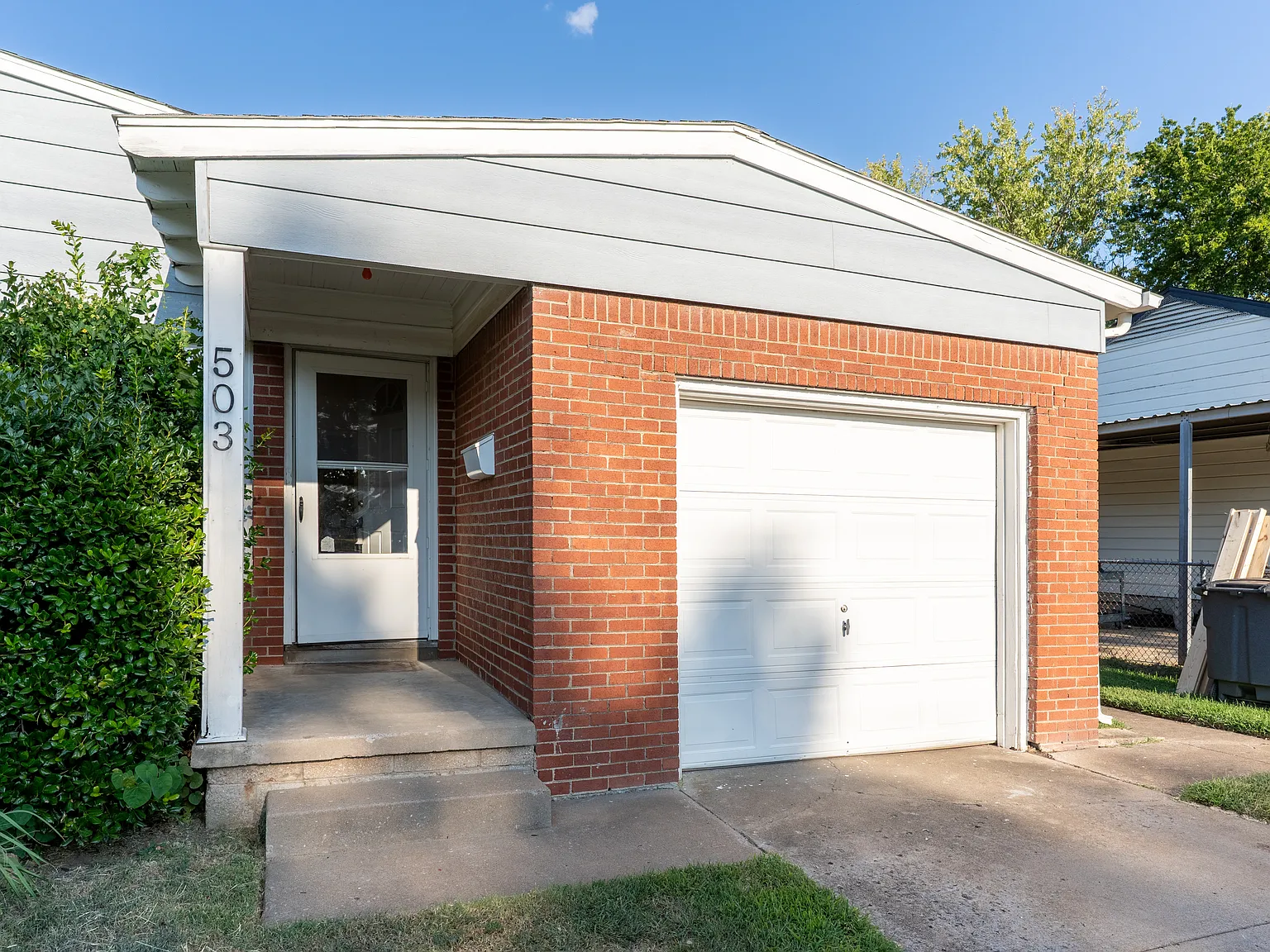 2 bed, 983 sqft, $1,350 — Photo 2