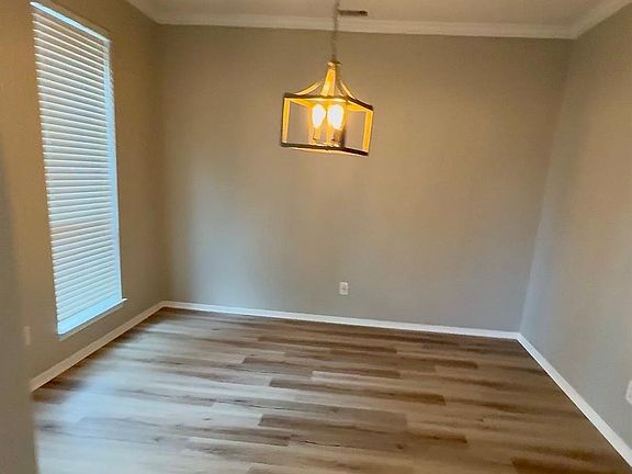 4th image of 22310 Lamaster Ln