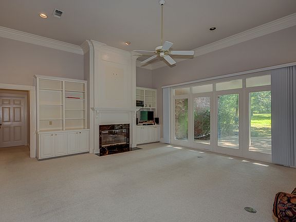 Den and outdoor views