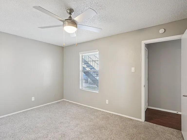 5644 Riverwalk Dr — Photo 45