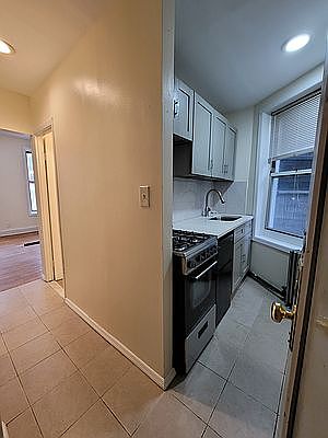 2nd image of 305 E 105th St #33