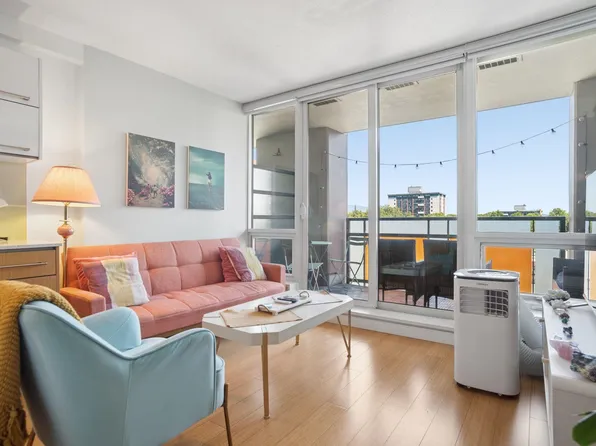 718 Main St #709, Vancouver, BC V6A 0B1